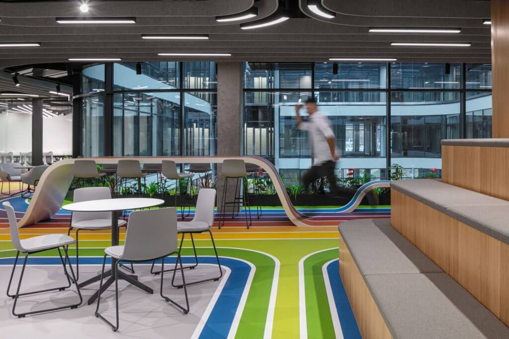 Články o naší realizaci kancelářských prostor pro společnost Livesport.