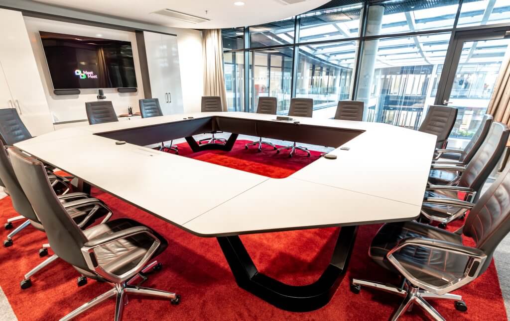 Aspira Business Centre <strong>jednací stůl pro Livesport</strong>